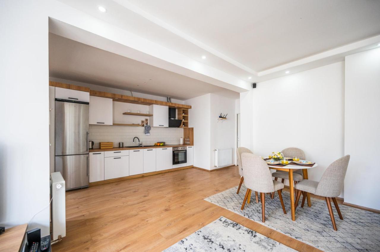 Spacious And Bright 2bdr In The Old Town Sarajevo